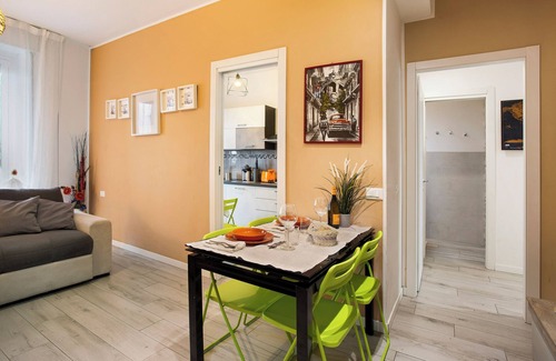 Affori Apartment | Sweet Chloe Milano Apartment with a Balcony and Wi-Fi