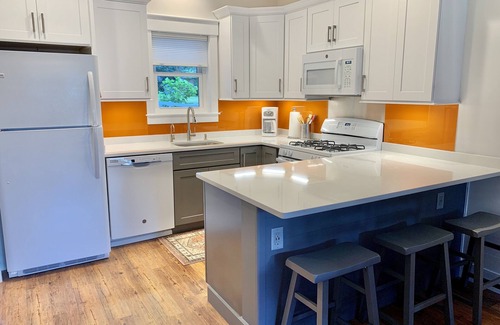 Beaufort House | Sweet cottage, Best Location, Close to Everything, River View