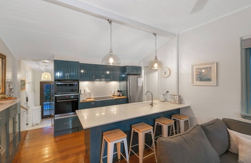 Palm Cove Cottage | Sweet Creek Cottage, Palm Cove, 200m to Beach, Heated Pool, Pets