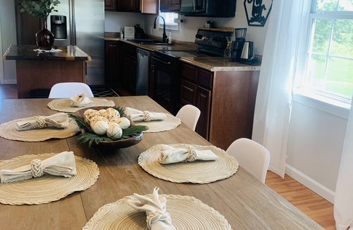 Paris House | Sweet Dreams - Relaxing Ranch Retreat 3Br w/Hot tub