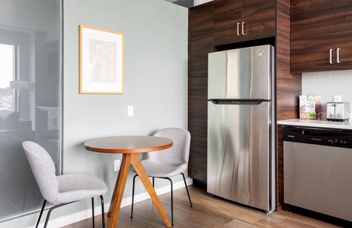 Civic Center Apartment | Sweet Hayes Valley 1BR w/Pool, Spa, Gym, Sports & A/C, by Blueground