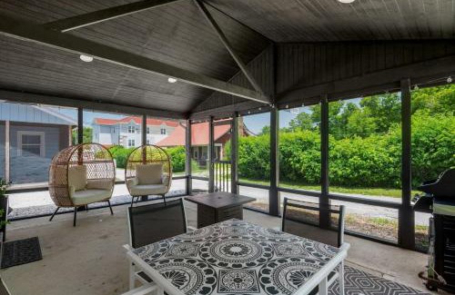 Jasper House | Sweet Jasper Suite-Summer Getaway in Jasper with Hot Tub