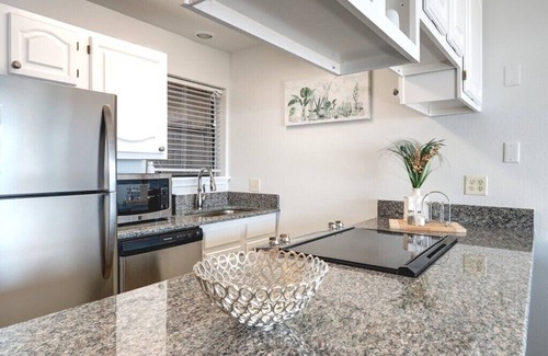 Hot Springs Condo | Sweet Lake Get Away in the Heart of Hot Springs