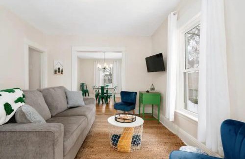 Harters Heights House | Sweet Retreat 3 Mins to Notre Dame Eddy St Commons and Memorial Hospital
