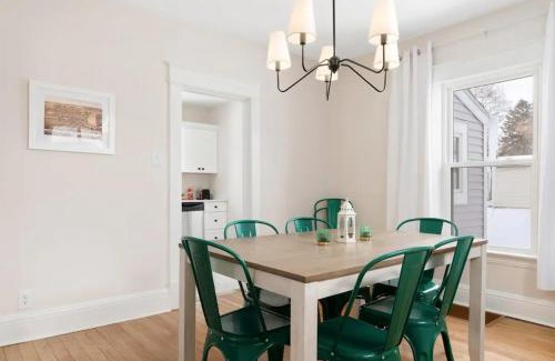 Harters Heights House | Sweet Retreat 3 Mins to Notre Dame Eddy St Commons and Memorial Hospital