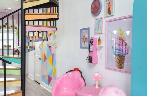 Lacy-Lakeview House | Sweet Retreat, and Ice Cream Dream