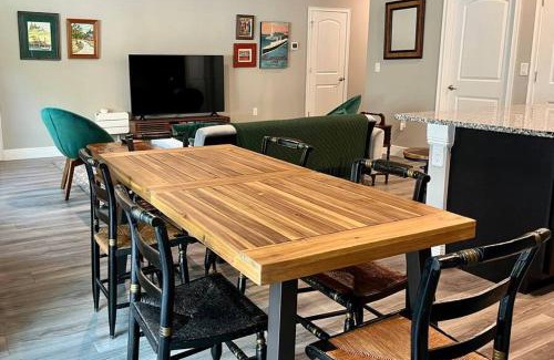 Sanford House | Sweet Stay with fully fenced yard
