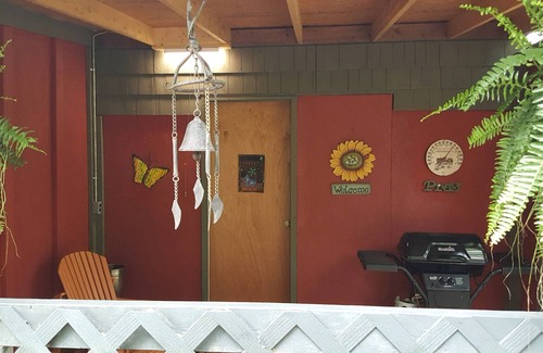 Penrose House | Sweet Suite 3 minutes to Dupont State Forest! Take a hike or bring your Bike!