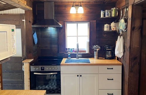 Mount Sunapee Cottage | Sweet vintage cottage on Mountain View Lake, 2024 updates, next to Lake Sunapee