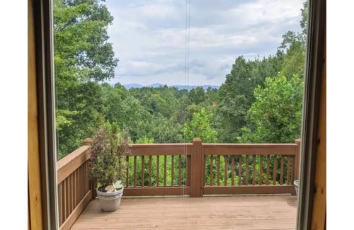 Boomer Cabin | Sweet Water Lodge -Beautiful Cabin in NC Mountains