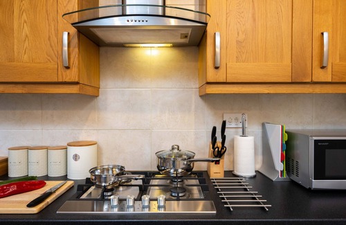 Solihull House | Sweetbriar -Stylish 4-Bed House near Airport, NEC, Resorts World Arena, Solihull