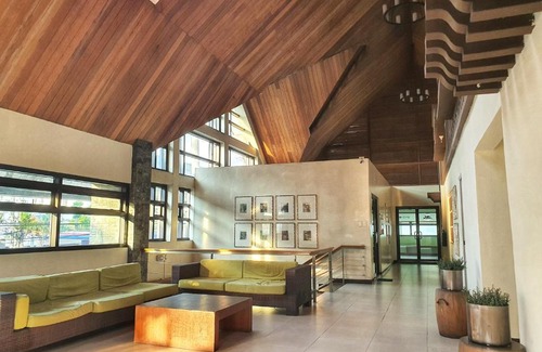 Mariana Apartment | SweetSuites at Pine Crest #T3-1212