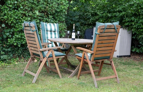 East Dereham Apartment | Swift Host | Rose Lodge | Sleeps 4 | Dereham | Pet Friendly | Beautiful Gardens