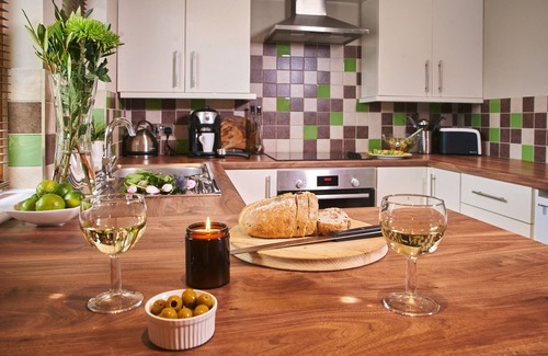 Heligan Apartment | Swifts Return - Bolthole with hot tub, pool and sauna