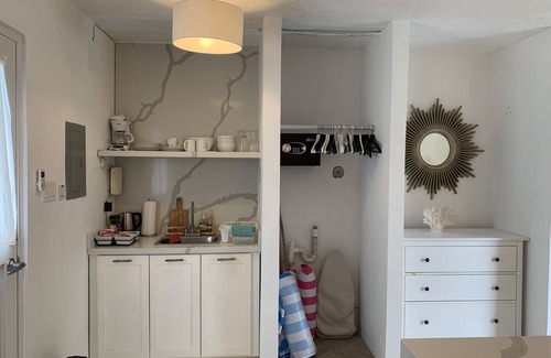 Orange Bay Apartment | Swim Sleep Exhale. Negril beach apt. Perfect for 1 or 2 Free Wifi. 24hr security