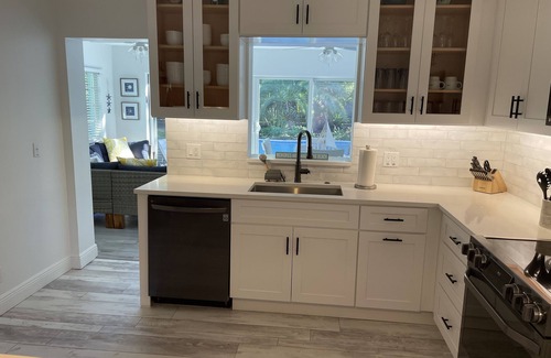 Delray Beach House | Swim Up Bar - Outdoor Paradise!