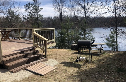 Plainfield Cabin | Swimming,boat,kayak,fish,BBQ,ATV,hike,Huge Deck,pets,Nordic MT- ski,tube,private