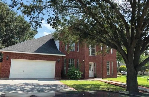 McAllen House | 🏊‍♀️ Swimming 🏊‍♂️ Pool & 🏀Basketball Court washer and dryer, 4 tvs. Great place come