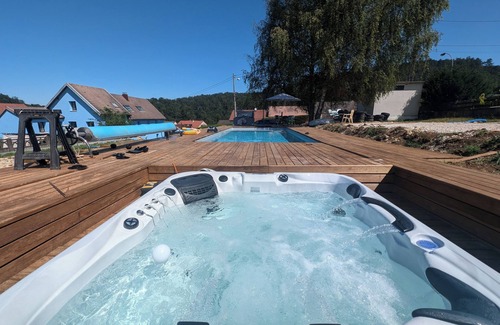 Herimoncourt Apartment | Swimming pool, jacuzzi, terrace and games for young and old, 5km from Switzerland!