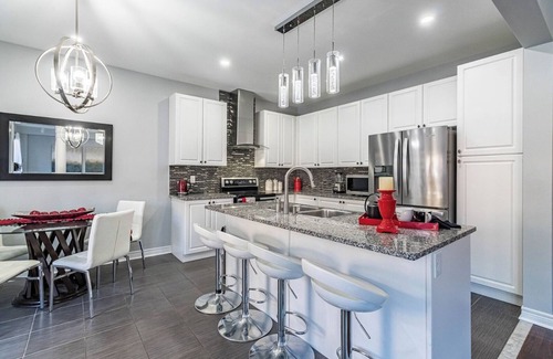Halton Regional Municipality House | Swimspa Entire home 4 Bedroom|Gym|Fire pit| Milton near Toronto|Niagara