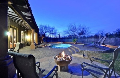 Talon Retreat House | 'SWINGING BRIDGE' Gated, Golf Course Home.
