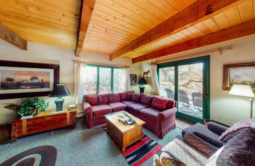 Basalt House | Swinging Bridge House