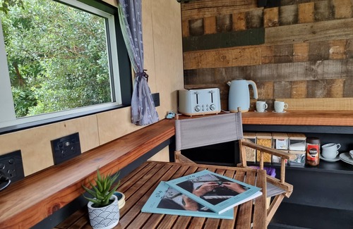 Whakamarama Cottage | Swiss-Kiwi Cottage/Tiny House.ninkl. Breakfast, Jacuzzi option.