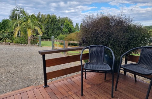 Whakamarama Cottage | Swiss-Kiwi Cottage/Tiny House.ninkl. Breakfast, Jacuzzi option.