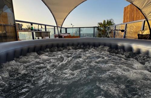 Ashdod Apartment | Swita Nir - Hot tub, Beach & Barbeque