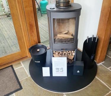 Battle Ski Chalet | Swn Y Nant Lodge with hot tub Brecon