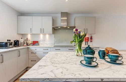 Botley Apartment | Sycamore House | Oxford Holiday Let | 2 Beds & Sleeps 4