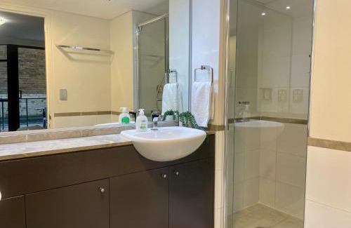 Haymarket Apartment | Sydney City Getaway 1 Bdrm Apt 2 Bathrms Sleeps 4