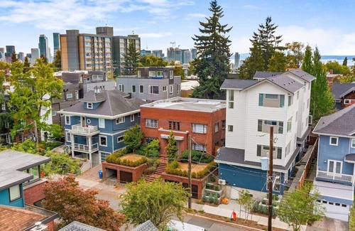 Capitol Hill Apartment | Syrax's Dragonstone Den