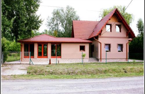 Poroszlo House | Számadó Vendégház