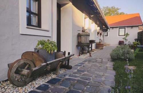 Tata House | Szent Iván Vendégház