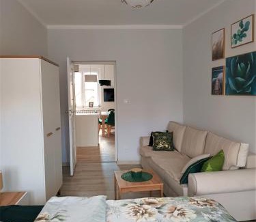 Tarnowskie Gory Apartment | Szmaragdowy apartament przy ulicy Opolskiej