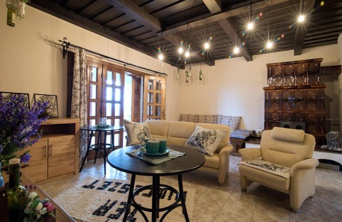 Sumeg House | Tér Pince