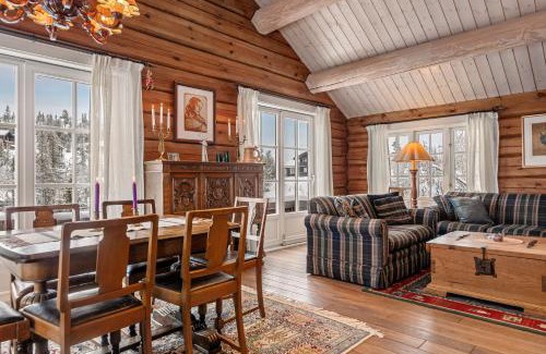 Nord-Aurdal House | Tømmerhytte i Valdres med panoramautsikt over fjellene