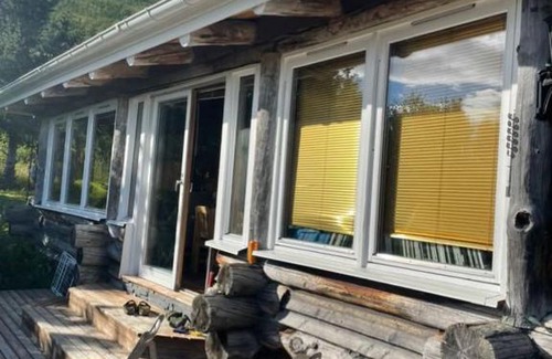 Karlsy House | Tømmerhytte med Badstue