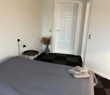 Tonder Apartment | Tønders bedste udsigt et værelse stue spisestue køkken badeværelse