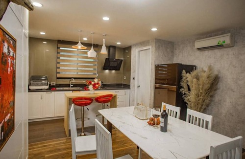 Bai Chay Apartment | Tọa lạc giữa trung tâm du lịch Bãi Cháy trung tâm vui chơi giải trí của hạ longn