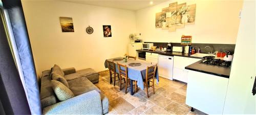 Sainte-Colombe-en-Bruilhois Apartment | T-2est 46m dons la maison au bord du Canal du Midi