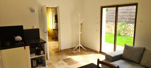 Sainte-Colombe-en-Bruilhois Apartment | T-2est 46m dons la maison au bord du Canal du Midi