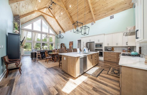 Cherokee Village House | T-bird Lakefront Luxury | New Home | Sleeps 16