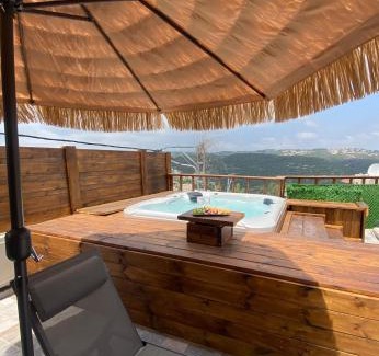 Daliyat al-Karmel Ski Chalet | T&S suite