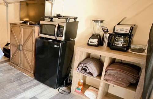 Prairie Lea Cabin | #T Son's Blue River Camp - Glamping Cabin w/2 Queen Beds