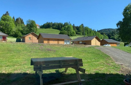 Les Hopitaux-Neufs Apartment | T1 Bis de standing rénové en rez-de-jardin