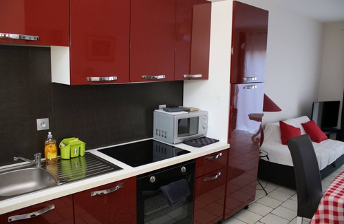Villeneuve-les-Avignon Apartment | T2 4 km Avignon, parking, air conditioning, terrace