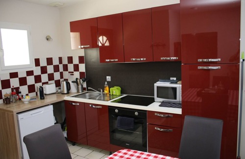 Villeneuve-les-Avignon Apartment | T2 4 km Avignon, parking, air conditioning, terrace