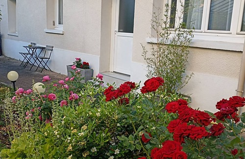 Garches Apartment | T2 45 m² on private driveway at the gates of Paris (1 to 6 people)